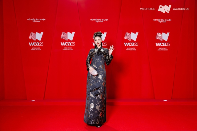 Kỳ Hân - vợ Mạc Hồng Quân khoe visual sáng phát sáng trên thảm đỏ WeChoice Awards, mẹ 2 con vóc dáng vẫn nuột nà  - Ảnh 6.