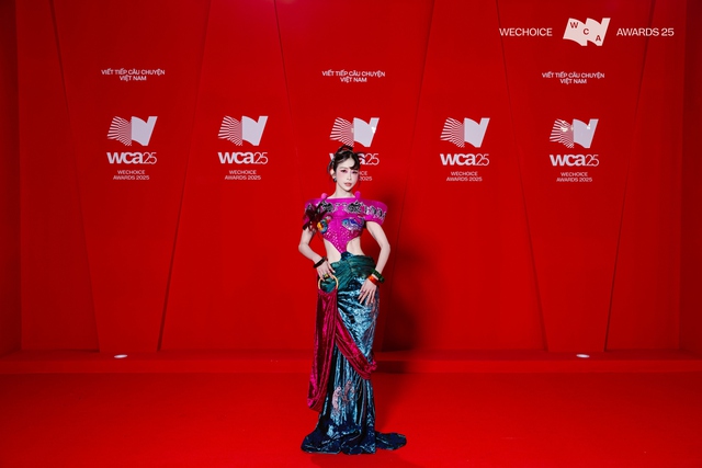 Không nhận ra Châu Tuyết Vân ở WeChoice Awards: Visual "bùng nổ" khoe trọn vòng eo con kiến, "outfit chặt chém" giữa rừng sao Vbiz - Ảnh 2.