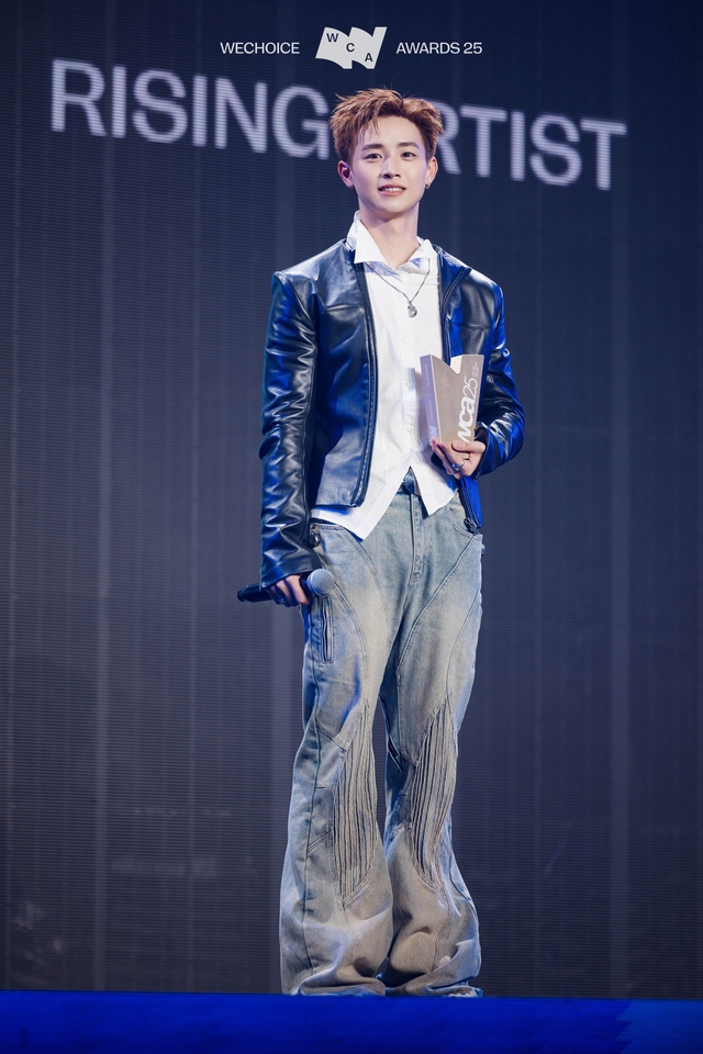 Trọn bộ visual của trai đẹp CONGB tại WeChoice Awards 2025: Chỉ 1 từ quá "PEAK"!- Ảnh 2.