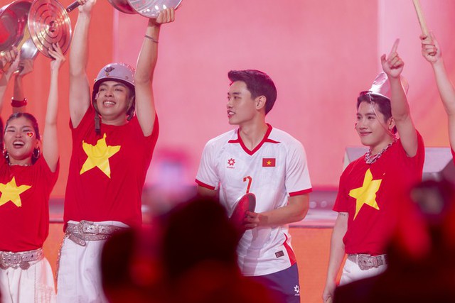 Tóm Đức Phúc - Đình Bắc trò chuyện rôm rả ở WeChoice Awards, 1 chi tiết lạ được netizen bàn tán không ngớt- Ảnh 6.