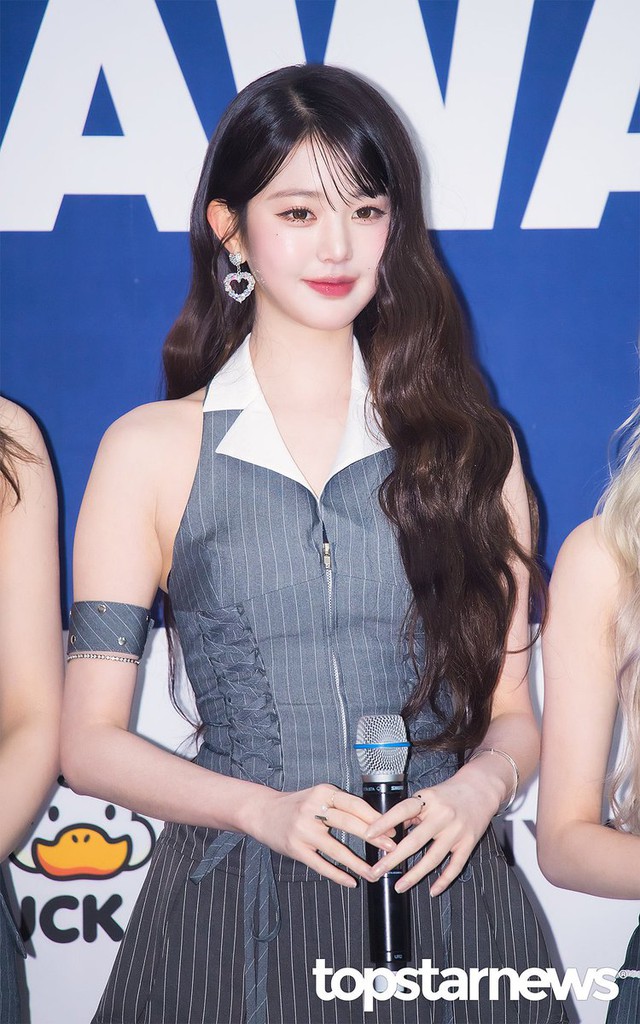 Gương mặt cứng đờ tới phát sợ của công chúa Kpop - Ảnh 5.