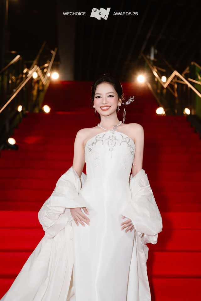 Thần tiên tỷ tỷ đẹp điên đảo của WeChoice 2025 khiến netizen liên tưởng tới tiểu công chúa thế hệ mới của Cbiz- Ảnh 1.