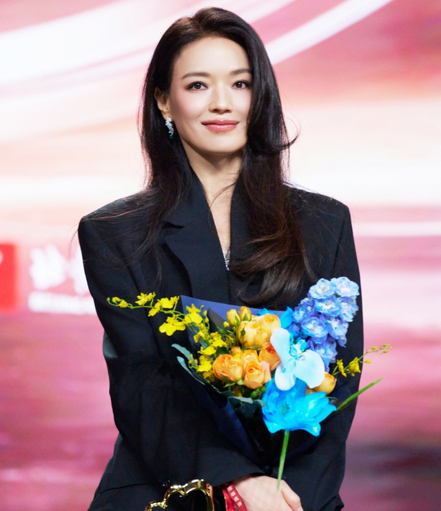 Chưa thấy ai U50 vẫn trẻ dã man thế này: 30 năm không già đi, kim cương dù bao nhiêu tuổi vẫn là kim cương- Ảnh 6.