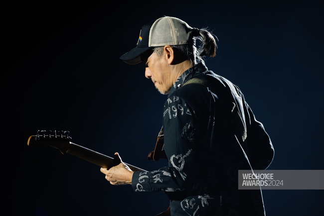 Khung hình “Trần gia” tại WeChoice cho thấy gia đình 3 thế hệ đứng chung sân khấu, ai cũng làm “chao đảo” nhạc Việt- Ảnh 5. Khung hình “Trần gia” tại WeChoice cho thấy gia đình 3 thế hệ đứng chung sân khấu, ai cũng làm “chao đảo” nhạc Việt- Ảnh 5.