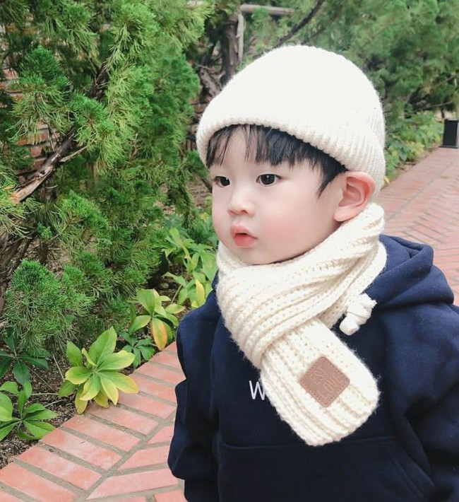 Buổi sáng mưa lạnh ở miền Bắc: Mẹ đưa con đi học cần chú ý gì để con không nhiễm bệnh theo mùa- Ảnh 2.