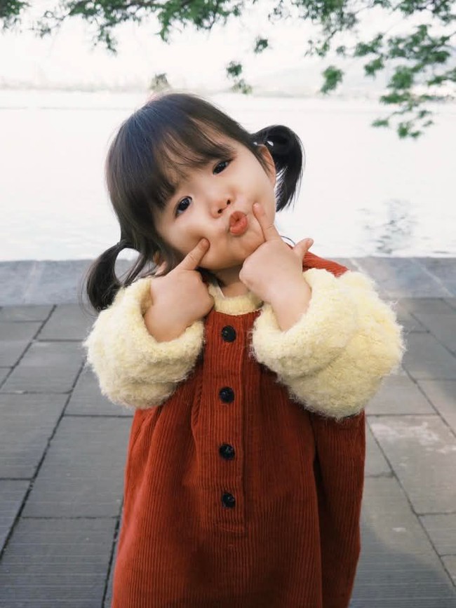 Buổi sáng mưa lạnh ở miền Bắc: Mẹ đưa con đi học cần chú ý gì để con không nhiễm bệnh theo mùa- Ảnh 3.