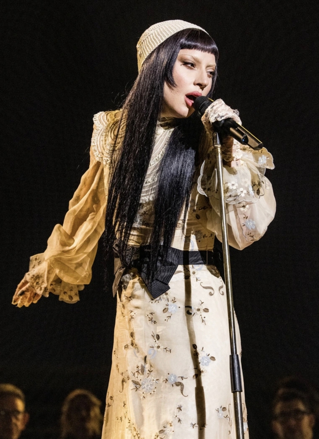 Đêm concert hội tụ toàn nghệ sĩ hàng top bị chê “ảo tưởng sức mạnh”, netizen “cà khịa” càng ế càng vui!- Ảnh 10.