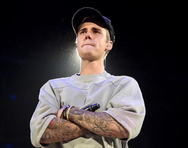 Justin Bieber lộ diện giữa tin phá sản: Mặt biến dạng nghi dùng chất cấm, bị tẩy chay vì 1 lý do - Ảnh 6.