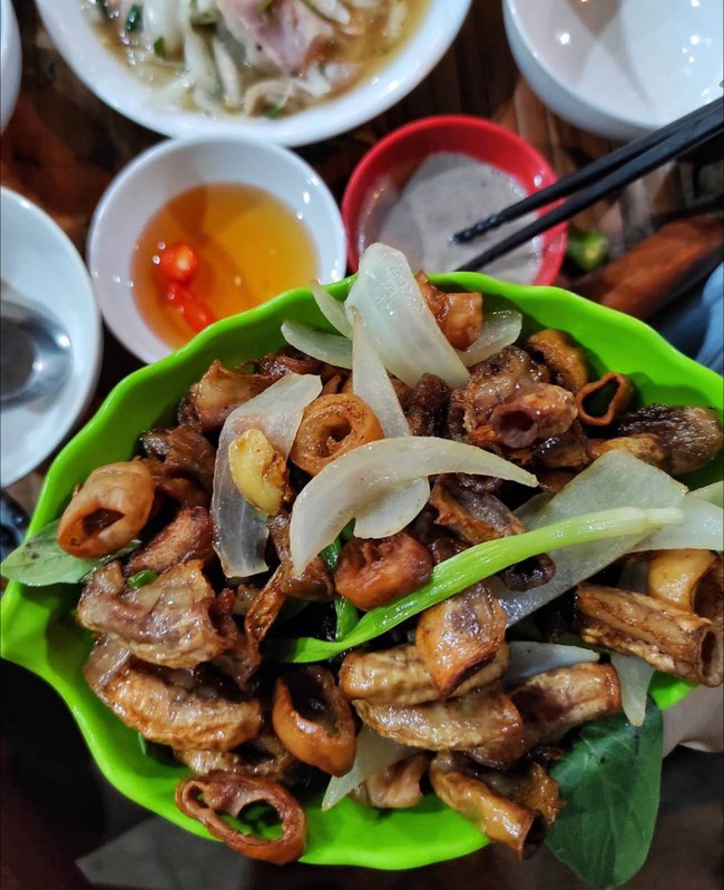 Không bán lòng se điếu nhưng loạt quán lòng này ở Hà Nội vẫn được thực khách săn lùng ráo riết- Ảnh 15.
