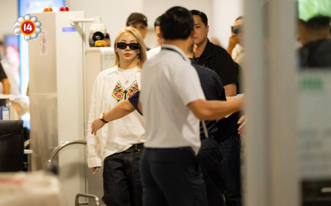 Nam idol Kpop tập dưỡng sinh giữa phố đi bộ, CL hào hứng tổng duyệt khi vừa đặt chân đến Việt Nam- Ảnh 6. Nam idol Kpop tập dưỡng sinh giữa phố đi bộ, CL hào hứng tổng duyệt khi vừa đặt chân đến Việt Nam- Ảnh 6.