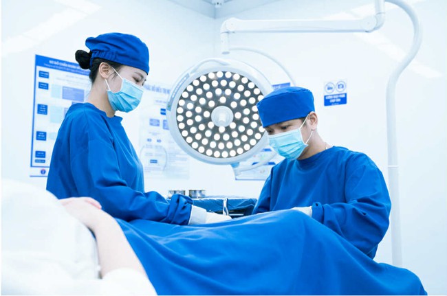 BS Nguyễn Hùng Nghĩa: Bác sĩ chữa lành những tự ti về ngoại hình- Ảnh 2.