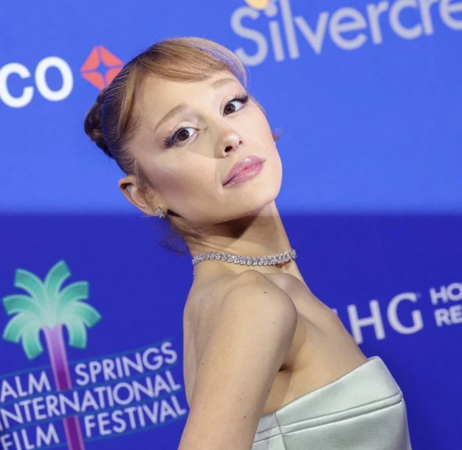 Ngoại hình gây sốc của Ariana Grande- Ảnh 5. Ngoại hình gây sốc của Ariana Grande- Ảnh 5.