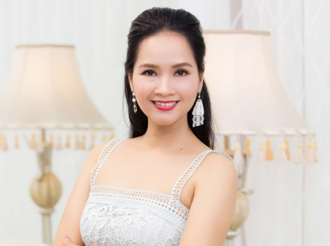 Nữ diễn viên chụp ảnh cùng Cục trưởng Xuân Bắc ở Tổng hợp luyện A80 là ai mà viral khắp MXH?- Ảnh 5.
