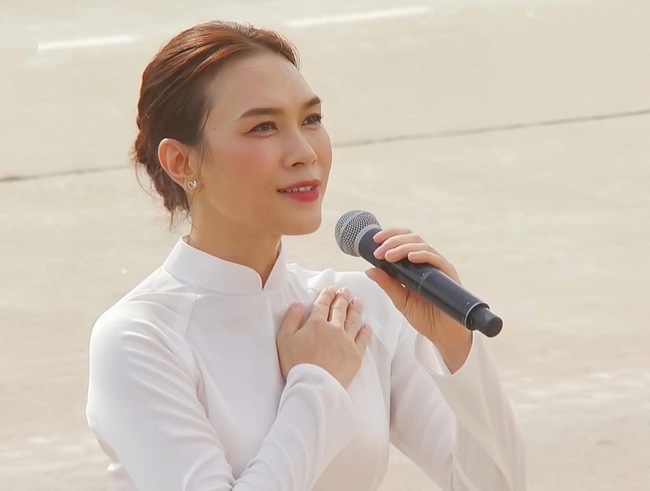 Mỹ Tâm trẻ đẹp vô cùng trong tà áo dài trắng, visual tuổi 44 không có gì phải chê- Ảnh 5.