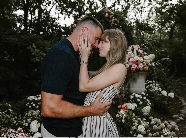 Đồ cưới của vợ chồng Selena Gomez: “Đụng hàng” Taylor Swift, cô dâu cưới thật xinh gấp 10 lần cưới giả- Ảnh 6.