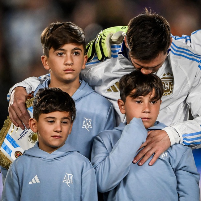 Messi bật khóc! - Ảnh 2.