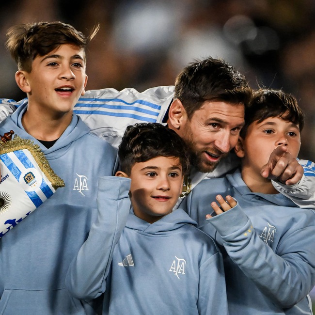 Messi bật khóc! - Ảnh 1.