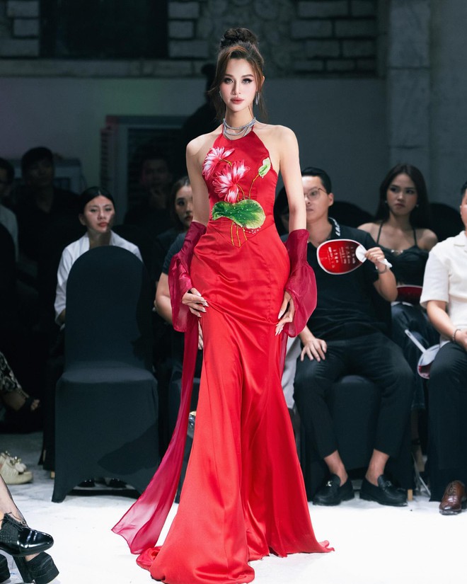 Đang catwalk ngầu, mẫu nữ cao 1m8 bỗng có màn kết hút gần nửa triệu lượt xem trên MXH chưa đầy một ngày đăng tải- Ảnh 9.