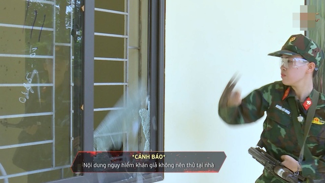 Hoa hậu Thùy Tiên gây chú ý với "thái độ lạ" dành cho đồng đội "Sao nhập ngũ"- Ảnh 7. Hoa hậu Thùy Tiên gây chú ý với "thái độ lạ" dành cho đồng đội "Sao nhập ngũ"- Ảnh 7.