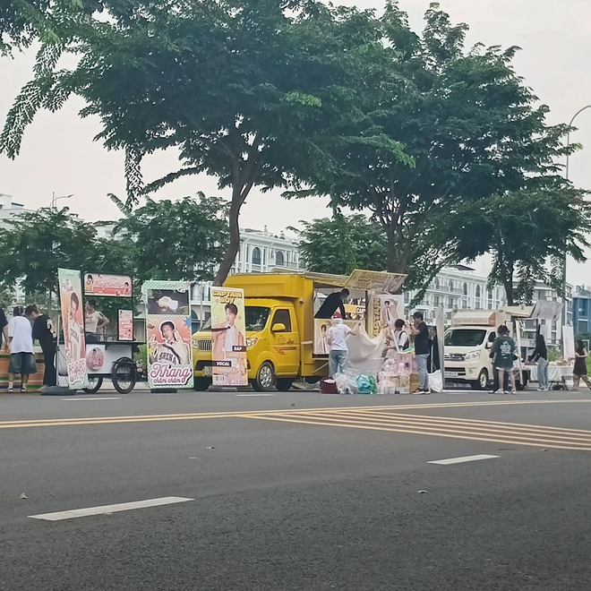 Chưa từng thấy foodtruck nhiều như concert "Anh Trai Say Hi":1 nghệ sĩ sở hữu 2 xe đồ ăn, fan cầu nguyện đúng 1 điều- Ảnh 15.