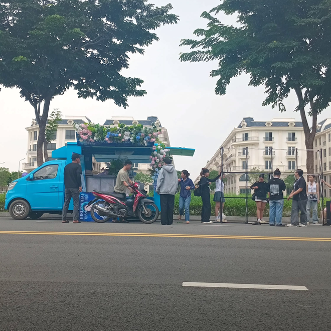 Chưa từng thấy foodtruck nhiều như concert "Anh Trai Say Hi":1 nghệ sĩ sở hữu 2 xe đồ ăn, fan cầu nguyện đúng 1 điều- Ảnh 14.