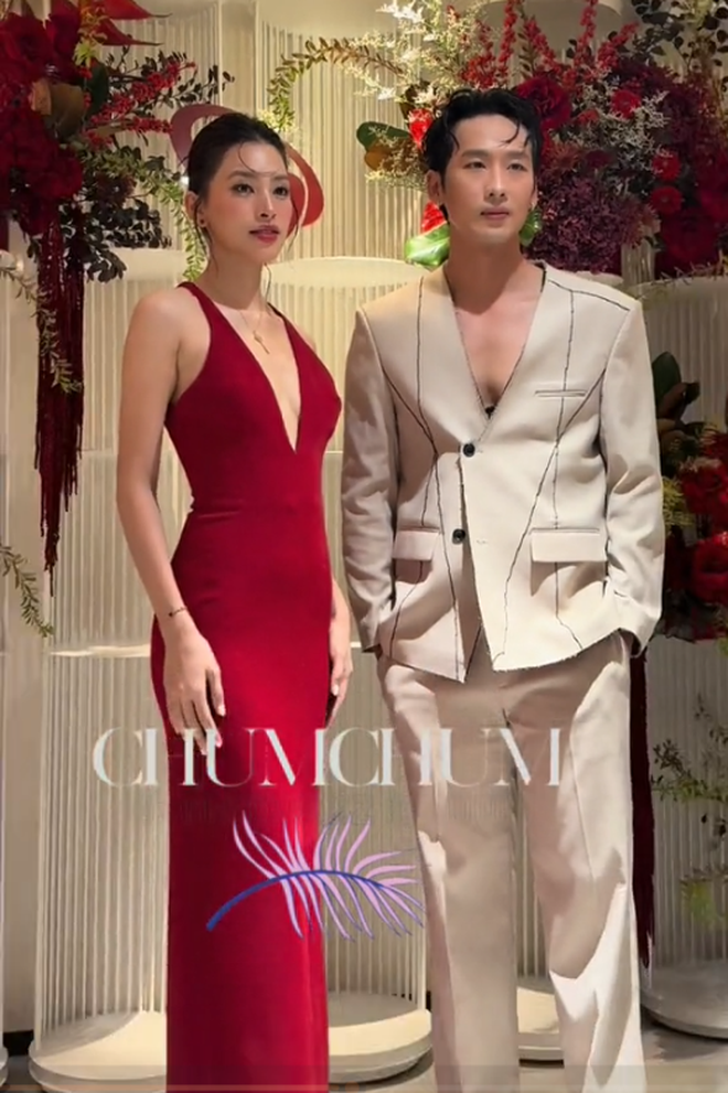 Netizen tranh cãi nhan sắc nghìn năm có một giờ là Phương Anh Đào hay Tiểu Vy, Tuấn Trần lộ hint cùng “nóc nhà"- Ảnh 3. Netizen tranh cãi nhan sắc nghìn năm có một giờ là Phương Anh Đào hay Tiểu Vy, Tuấn Trần lộ hint cùng “nóc nhà"- Ảnh 3.