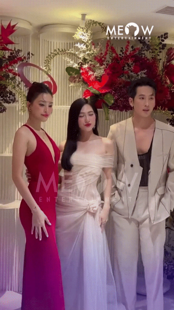 Netizen tranh cãi nhan sắc nghìn năm có một giờ là Phương Anh Đào hay Tiểu Vy, Tuấn Trần lộ hint cùng “nóc nhà"- Ảnh 1. Netizen tranh cãi nhan sắc nghìn năm có một giờ là Phương Anh Đào hay Tiểu Vy, Tuấn Trần lộ hint cùng “nóc nhà"- Ảnh 1.