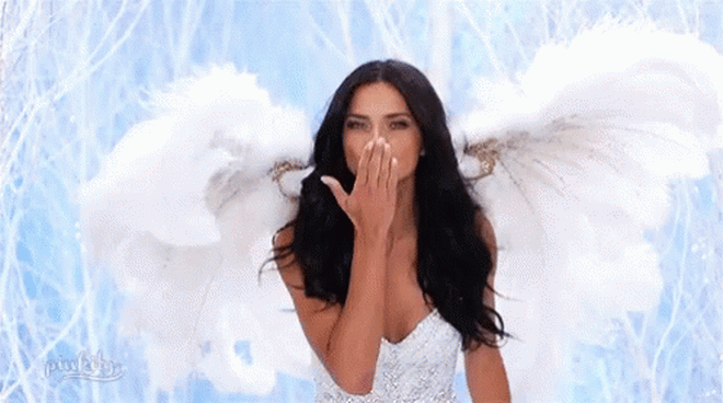Siêu mẫu Victoria's Secret gây sốc với khuôn mặt biến dạng, từng có ước mơ không ai ngờ- Ảnh 6.