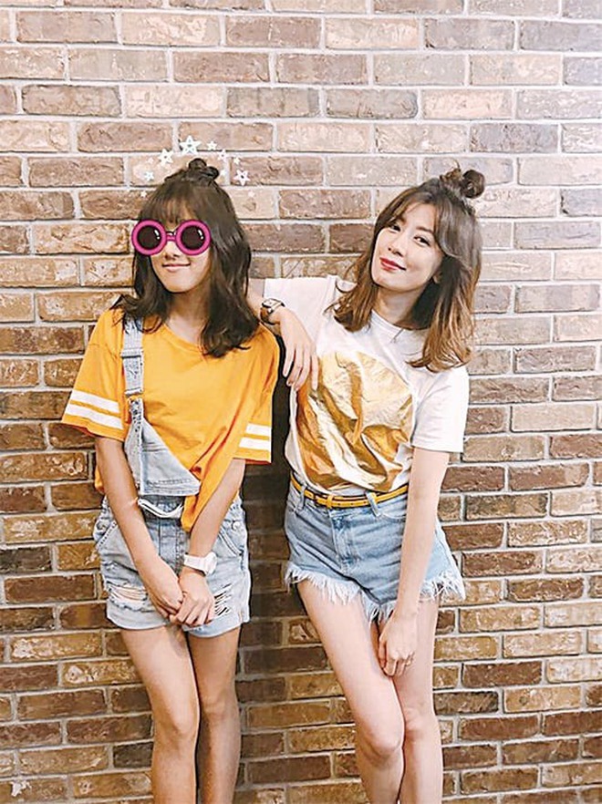 Con gái riêng của "Triệu Mẫn" Giả Tịnh Văn: Ngoại hình ở tuổi 19 gây xôn xao, chưa vào showbiz đã bị đồn hẹn hò- Ảnh 2. Con gái riêng của "Triệu Mẫn" Giả Tịnh Văn: Ngoại hình ở tuổi 19 gây xôn xao, chưa vào showbiz đã bị đồn hẹn hò- Ảnh 2.