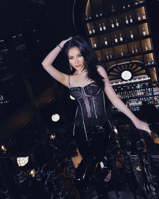 Meo Meo - cựu hot girl số 1 Sài thành, "quẩy" đến khi quán dỡ đèn dọn sân khấu mới chịu về, là ai?- Ảnh 7. Meo Meo - cựu hot girl số 1 Sài thành, "quẩy" đến khi quán dỡ đèn dọn sân khấu mới chịu về, là ai?- Ảnh 7.