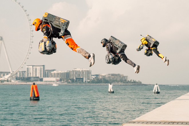 Sửng sốt khi thấy người bay phản lực lần đầu xuất hiện trên bầu trời Việt Nam- Ảnh 2. Sửng sốt khi thấy người bay phản lực lần đầu xuất hiện trên bầu trời Việt Nam- Ảnh 2.