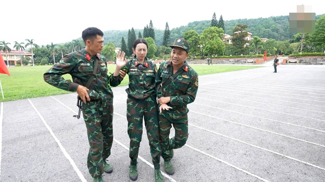 Thùy Tiên xém xỉu, Jun Vũ hãnh diện nhận danh hiệu Quán quân "Sao nhập ngũ"- Ảnh 3. Thùy Tiên xém xỉu, Jun Vũ hãnh diện nhận danh hiệu Quán quân "Sao nhập ngũ"- Ảnh 3.