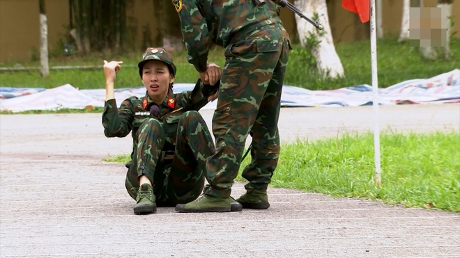 Thùy Tiên xém xỉu, Jun Vũ hãnh diện nhận danh hiệu Quán quân "Sao nhập ngũ"- Ảnh 4. Thùy Tiên xém xỉu, Jun Vũ hãnh diện nhận danh hiệu Quán quân "Sao nhập ngũ"- Ảnh 4.