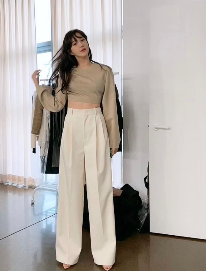 Lee Ji Ah tuổi 46 vẫn xinh đẹp quyến rũ thế này bảo sao Jung Woo Sung chia tay hơn 10 năm vẫn không quên- Ảnh 4. Lee Ji Ah tuổi 46 vẫn xinh đẹp quyến rũ thế này bảo sao Jung Woo Sung chia tay hơn 10 năm vẫn không quên- Ảnh 4.
