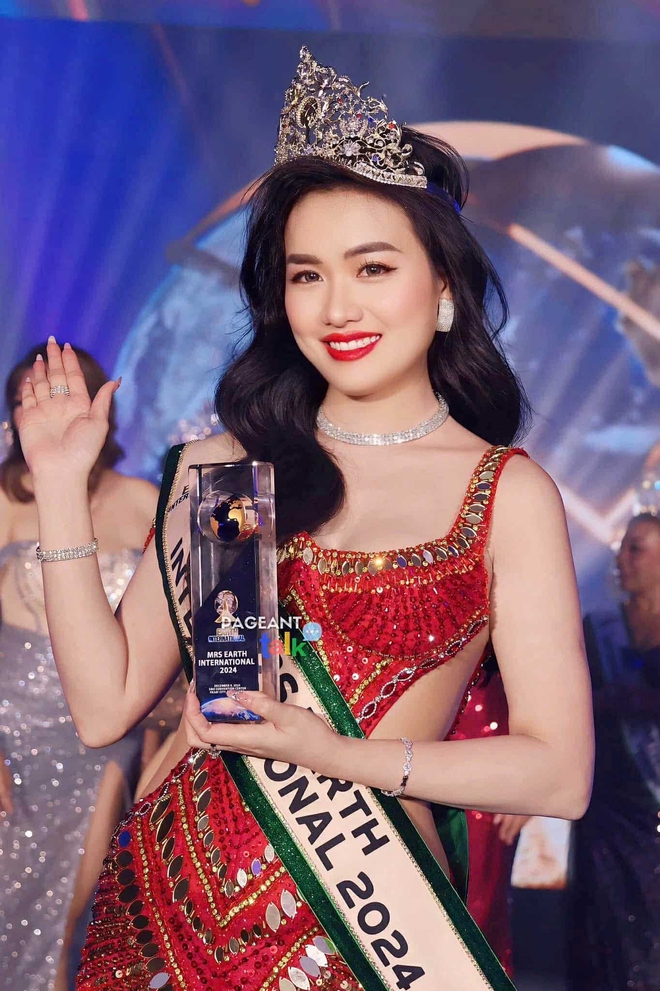 Việt Nam lại có thêm vương miện hoa hậu quốc tế: Vũ Thị Hoa đăng quang Mrs Earth International 2024- Ảnh 3.