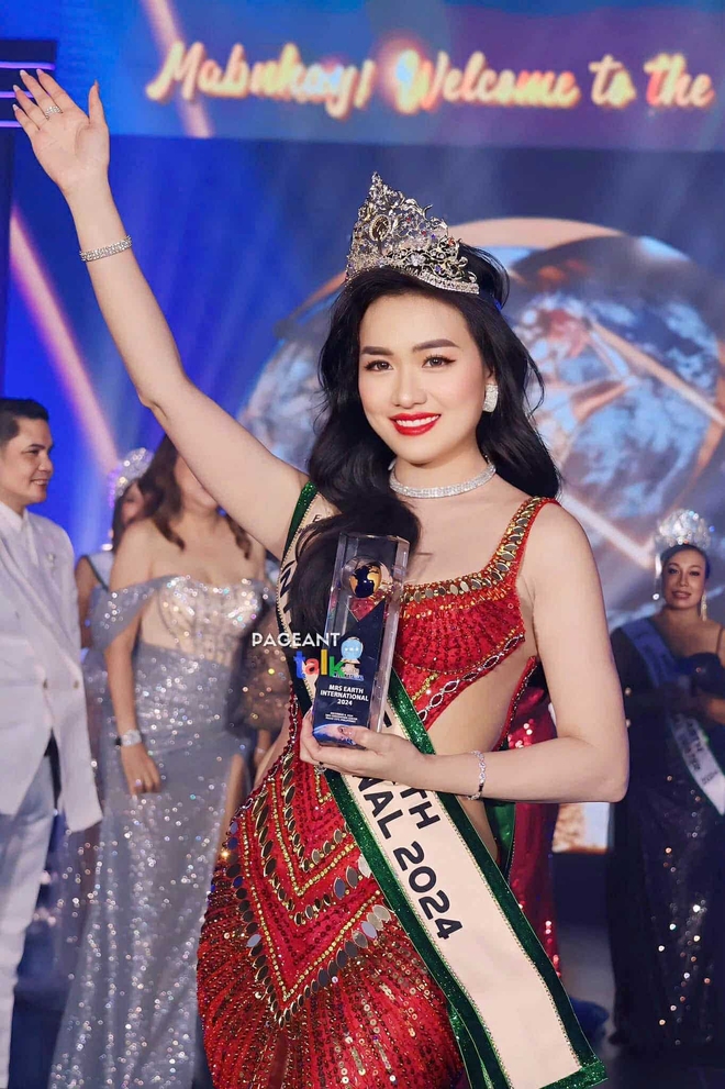 Việt Nam lại có thêm vương miện hoa hậu quốc tế: Vũ Thị Hoa đăng quang Mrs Earth International 2024- Ảnh 4.