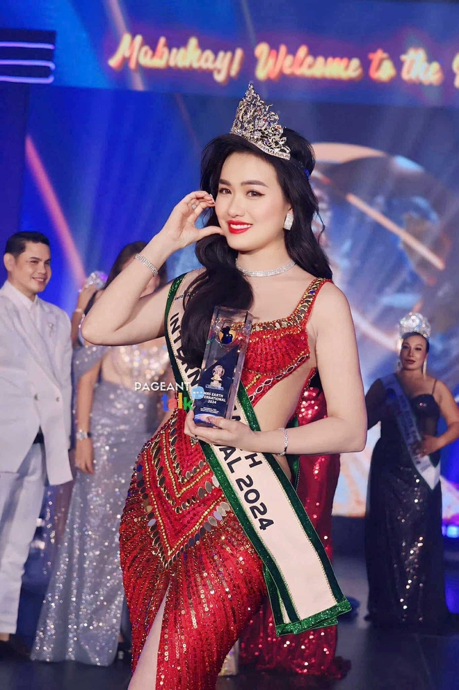 Việt Nam lại có thêm vương miện hoa hậu quốc tế: Vũ Thị Hoa đăng quang Mrs Earth International 2024- Ảnh 5.