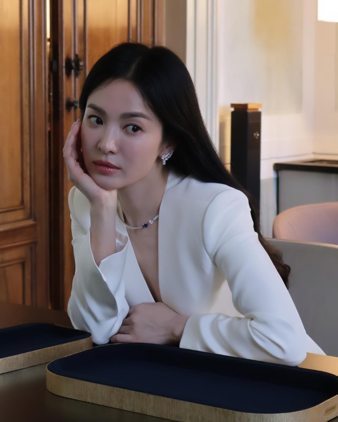 Cô nàng 19 tuổi mất 17 giây để trở thành "con gái Song Hye Kyo"- Ảnh 8.