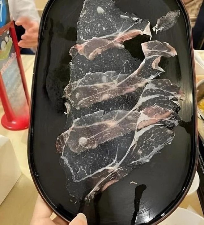 Cười ra nước mắt với tiệc tất niên: Lẩu xanh mướt và thịt "tan vào nước" gây bão mạng- Ảnh 6. Cười ra nước mắt với tiệc tất niên: Lẩu xanh mướt và thịt "tan vào nước" gây bão mạng- Ảnh 6.