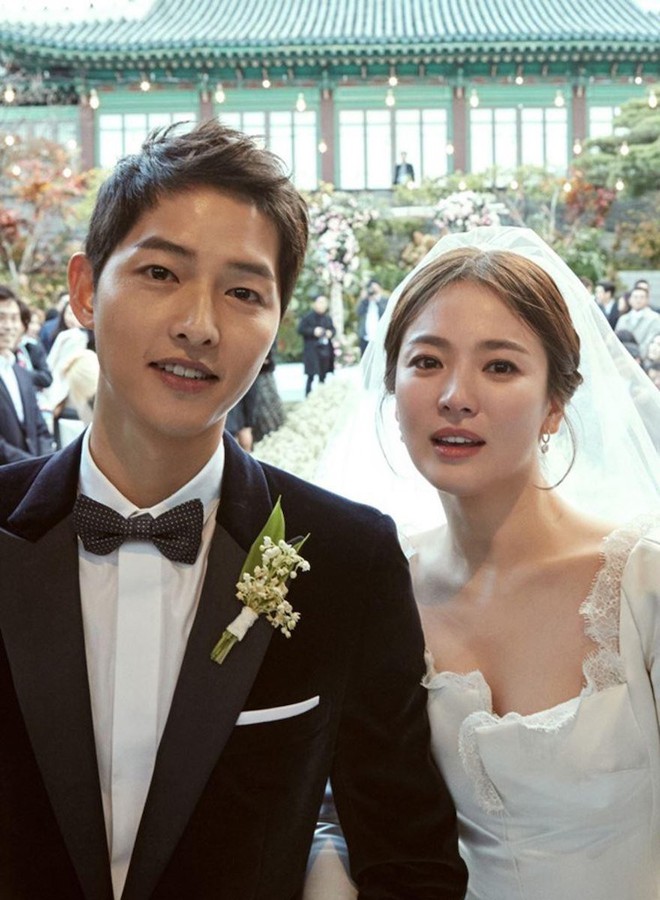 Vợ cũ lẫn "tình cũ" của Song Joong Ki chung khung hình, visual tươi không cần tưới- Ảnh 12. Vợ cũ lẫn "tình cũ" của Song Joong Ki chung khung hình, visual tươi không cần tưới- Ảnh 12.