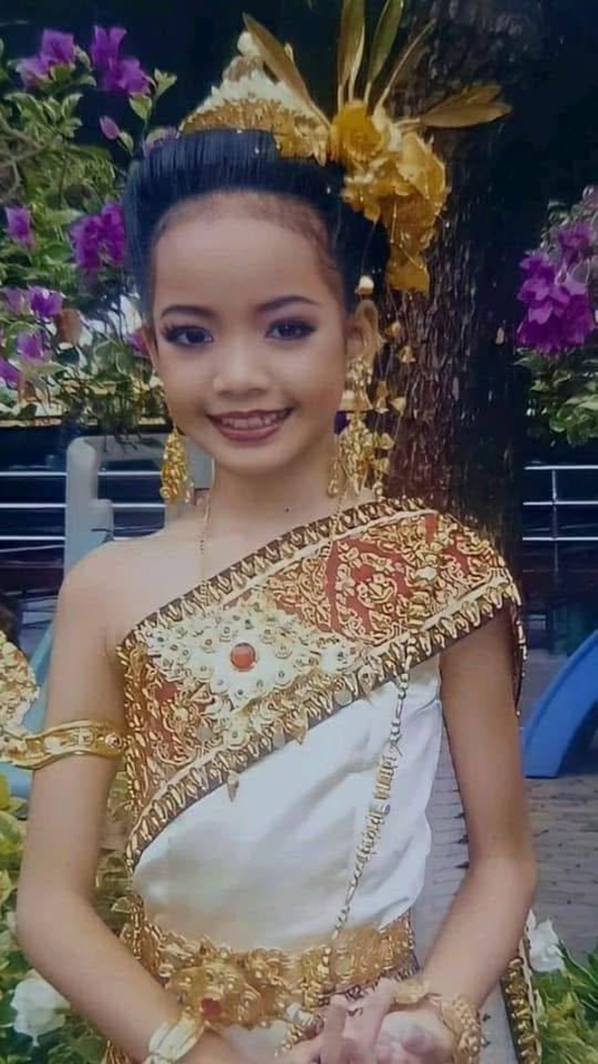 Lisa vừa lộ tạo hình con gái Thái, MXH đã xôn xao vì thấy y đúc 1 người cách đây 20 năm- Ảnh 3.