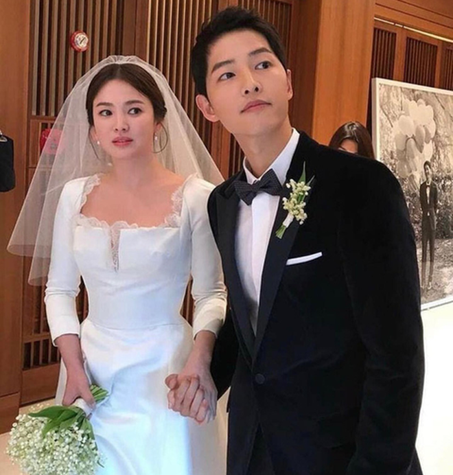 Vợ cũ lẫn "tình cũ" của Song Joong Ki chung khung hình, visual tươi không cần tưới- Ảnh 13. Vợ cũ lẫn "tình cũ" của Song Joong Ki chung khung hình, visual tươi không cần tưới- Ảnh 13.