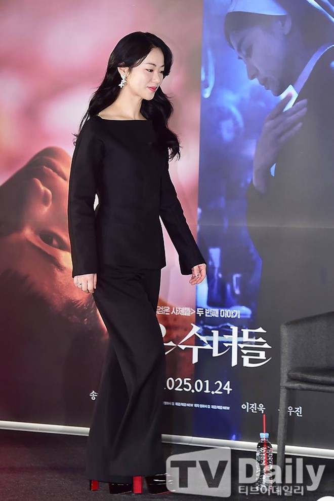 Vợ cũ lẫn "tình cũ" của Song Joong Ki chung khung hình, visual tươi không cần tưới- Ảnh 5. Vợ cũ lẫn "tình cũ" của Song Joong Ki chung khung hình, visual tươi không cần tưới- Ảnh 5.