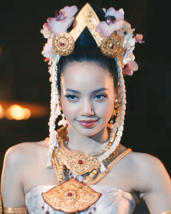 Lisa vừa lộ tạo hình con gái Thái, MXH đã xôn xao vì thấy y đúc 1 người cách đây 20 năm- Ảnh 1.