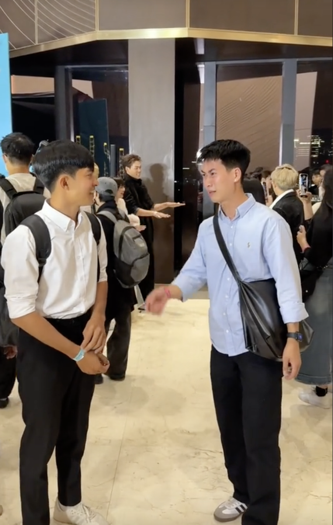 Thanh niên phụ vợ bán xôi "hữu duyên" nổi tiếng 3 tháng chốt sổ 2024 bằng VF9- Ảnh 6. Thanh niên phụ vợ bán xôi "hữu duyên" nổi tiếng 3 tháng chốt sổ 2024 bằng VF9- Ảnh 6.