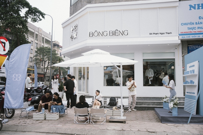 Founder trà sữa Bông Biêng: “Màu sắc của thương hiệu được lấy cảm hứng từ Jacquemus, nhưng được điều chỉnh hợp thị hiếu khách Việt”- Ảnh 16. Founder trà sữa Bông Biêng: “Màu sắc của thương hiệu được lấy cảm hứng từ Jacquemus, nhưng được điều chỉnh hợp thị hiếu khách Việt”- Ảnh 16.