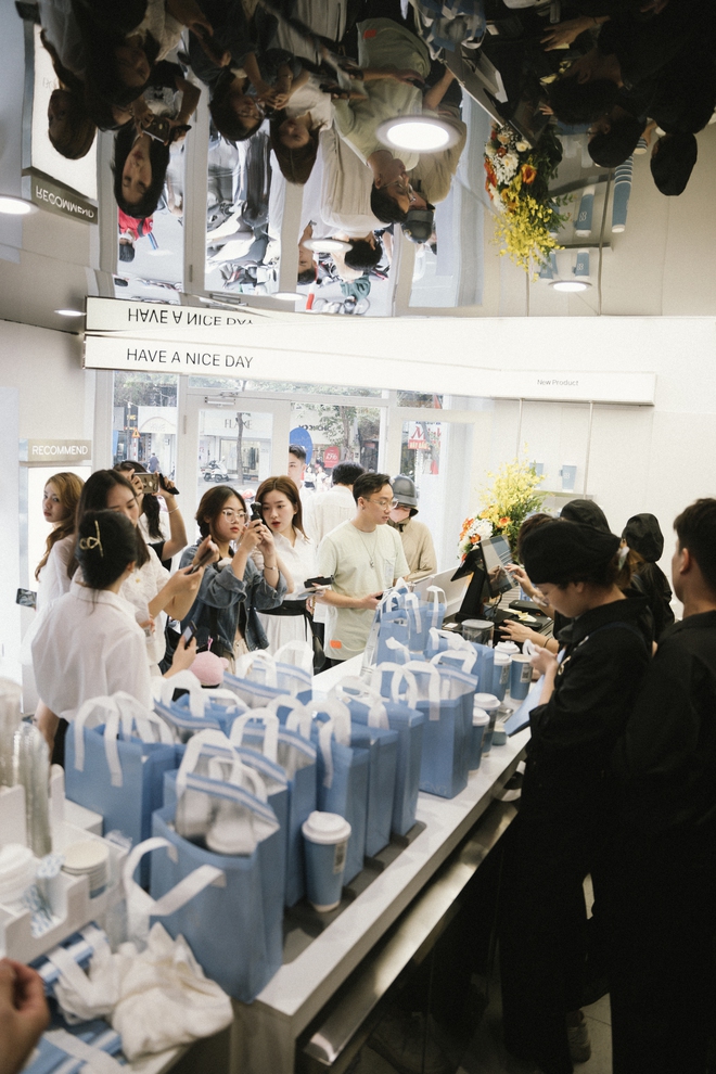 Founder trà sữa Bông Biêng: “Màu sắc của thương hiệu được lấy cảm hứng từ Jacquemus, nhưng được điều chỉnh hợp thị hiếu khách Việt”- Ảnh 3. Founder trà sữa Bông Biêng: “Màu sắc của thương hiệu được lấy cảm hứng từ Jacquemus, nhưng được điều chỉnh hợp thị hiếu khách Việt”- Ảnh 3.
