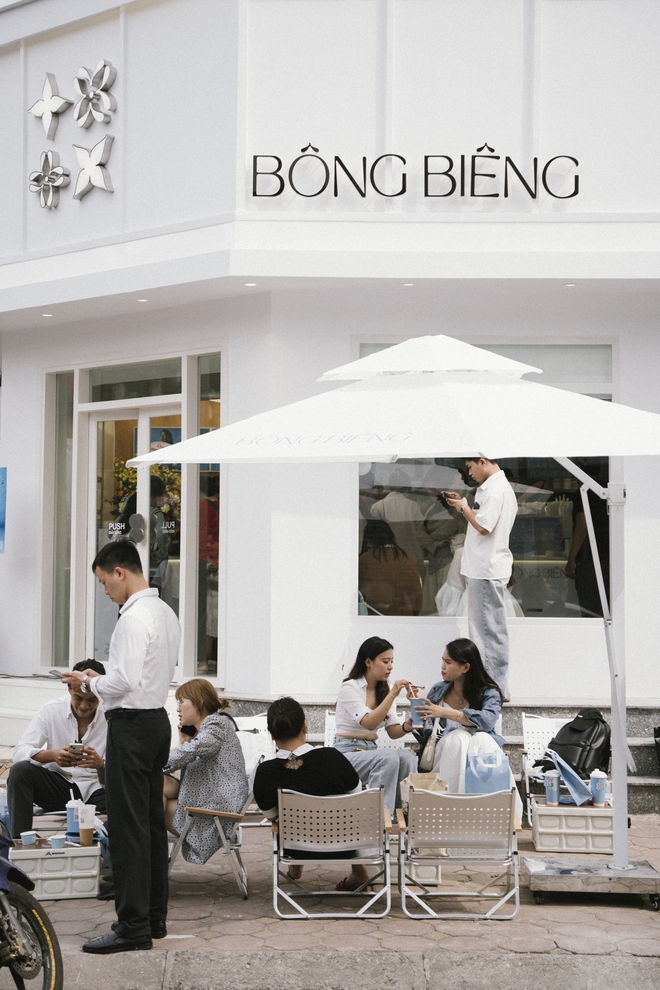 Founder trà sữa Bông Biêng: “Màu sắc của thương hiệu được lấy cảm hứng từ Jacquemus, nhưng được điều chỉnh hợp thị hiếu khách Việt”- Ảnh 1. Founder trà sữa Bông Biêng: “Màu sắc của thương hiệu được lấy cảm hứng từ Jacquemus, nhưng được điều chỉnh hợp thị hiếu khách Việt”- Ảnh 1.
