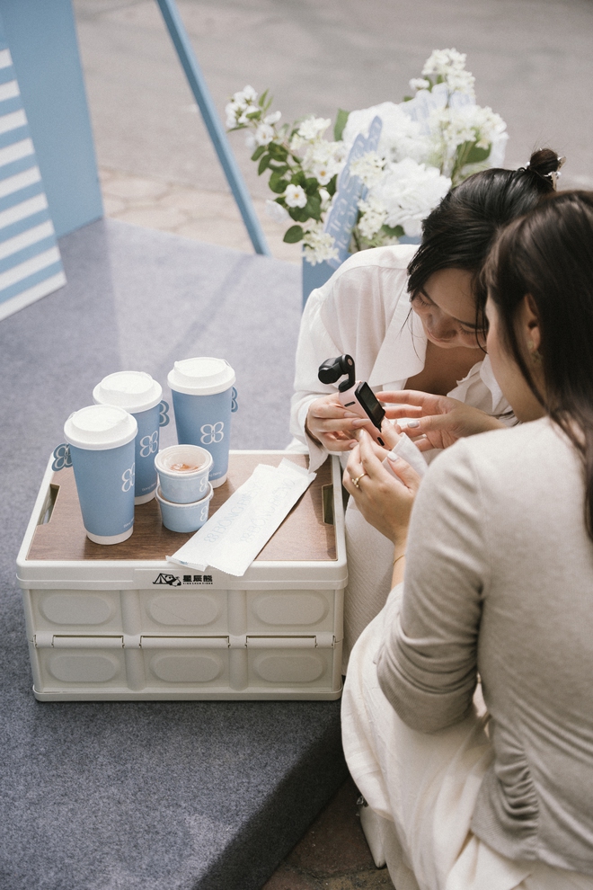Founder trà sữa Bông Biêng: “Màu sắc của thương hiệu được lấy cảm hứng từ Jacquemus, nhưng được điều chỉnh hợp thị hiếu khách Việt”- Ảnh 12. Founder trà sữa Bông Biêng: “Màu sắc của thương hiệu được lấy cảm hứng từ Jacquemus, nhưng được điều chỉnh hợp thị hiếu khách Việt”- Ảnh 12.
