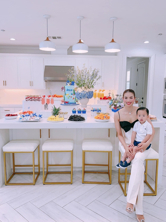 Phạm Hương flex bên trong tiệc Noel tại Mỹ, zoom cận phát hiện 2 thứ phơi bày cuộc sống chốn hào môn- Ảnh 13.